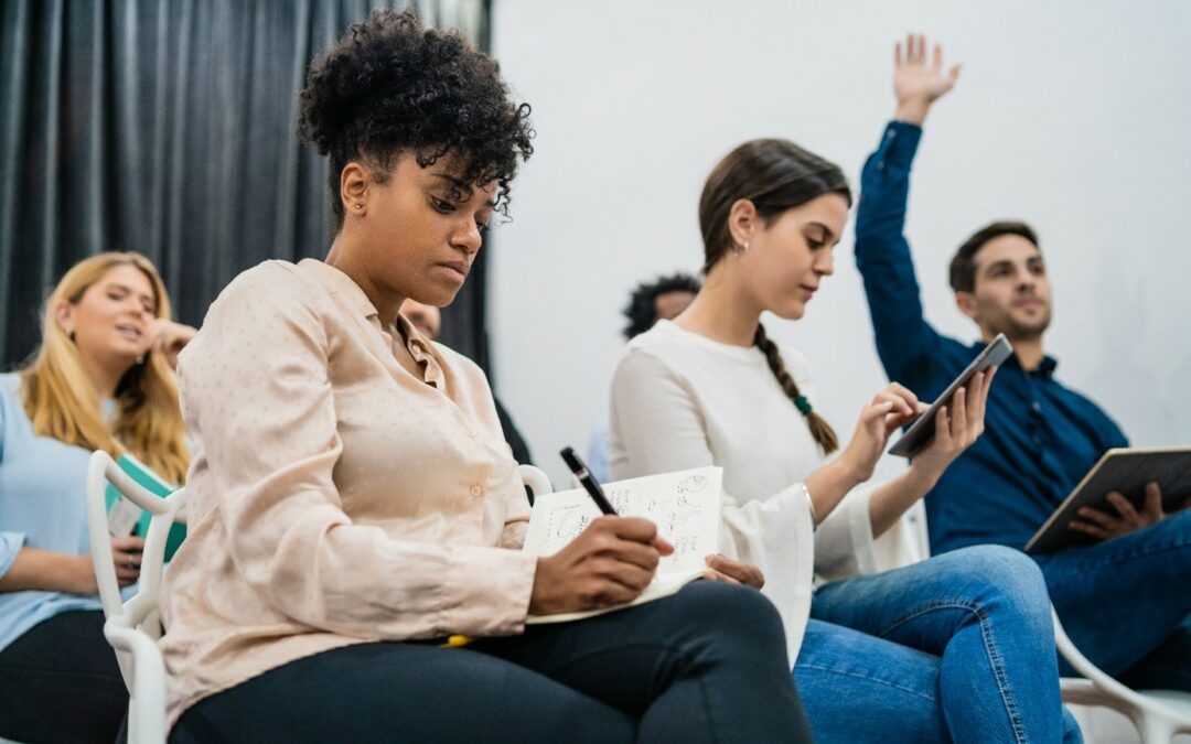 Les formations complémentaires pour diversifier ses compétences de courtier